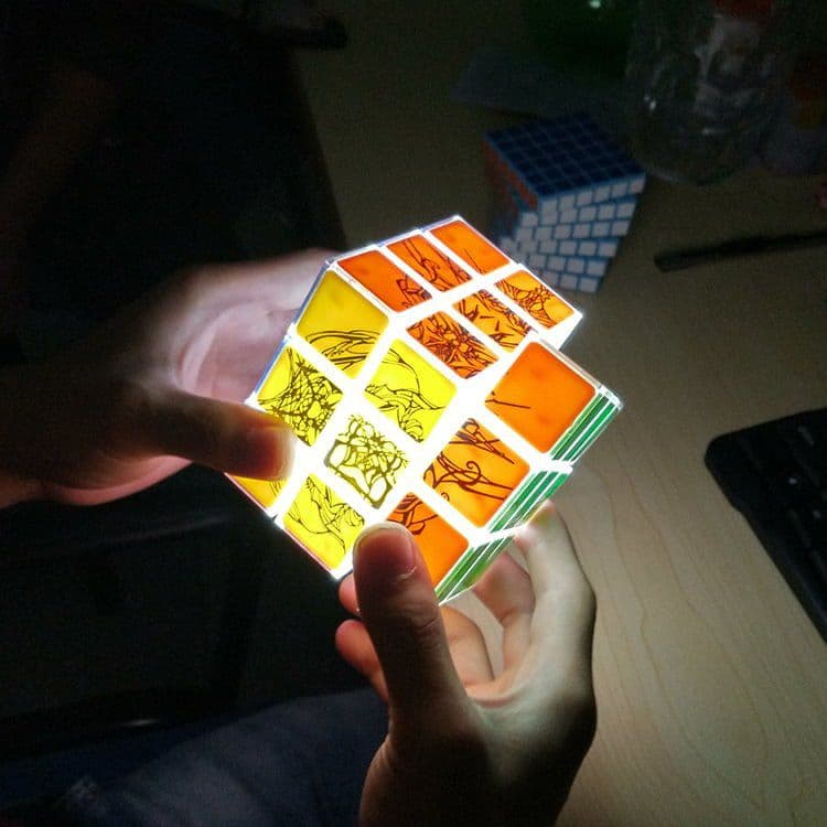 YuXin Jueji 3x3x3 Cube Light with USB Charging Port