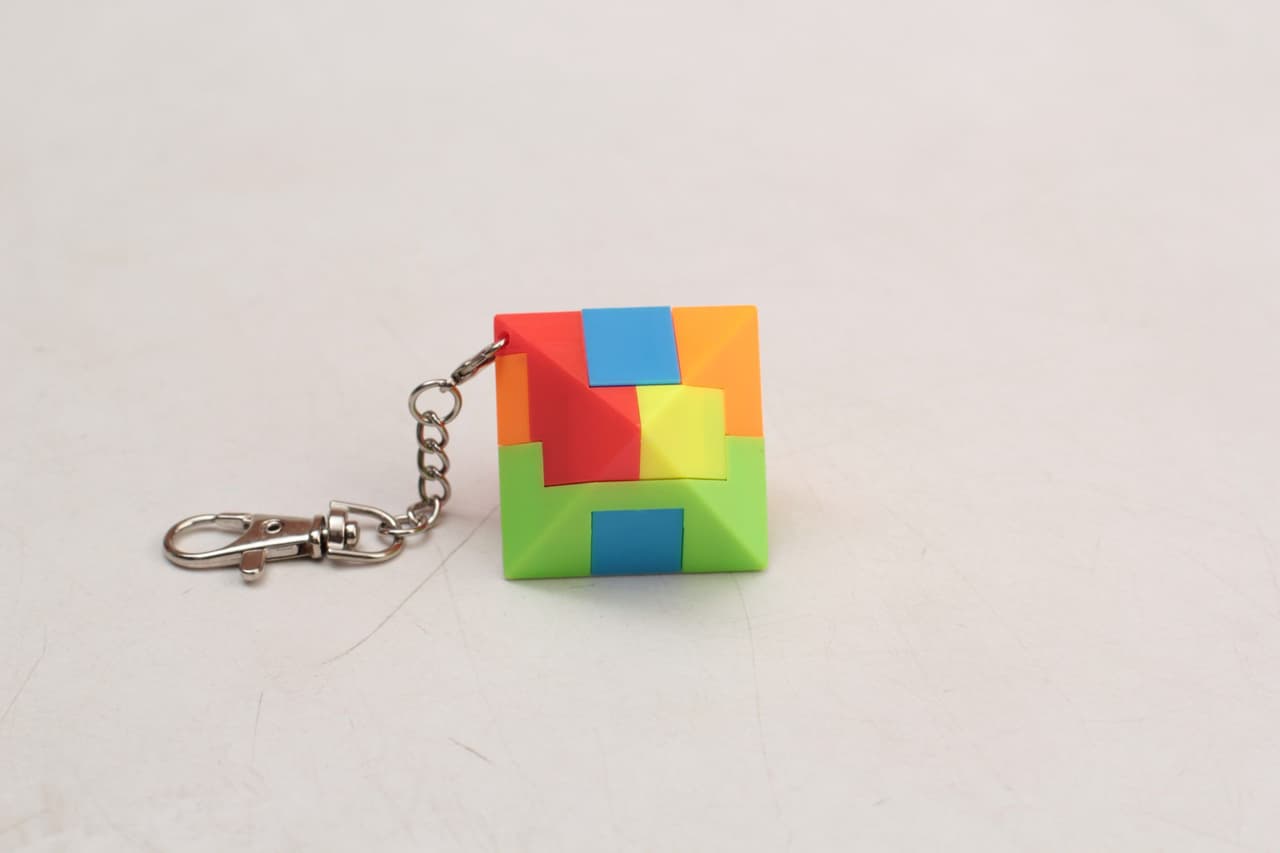 4-corner-only puzzle with keychain image 1