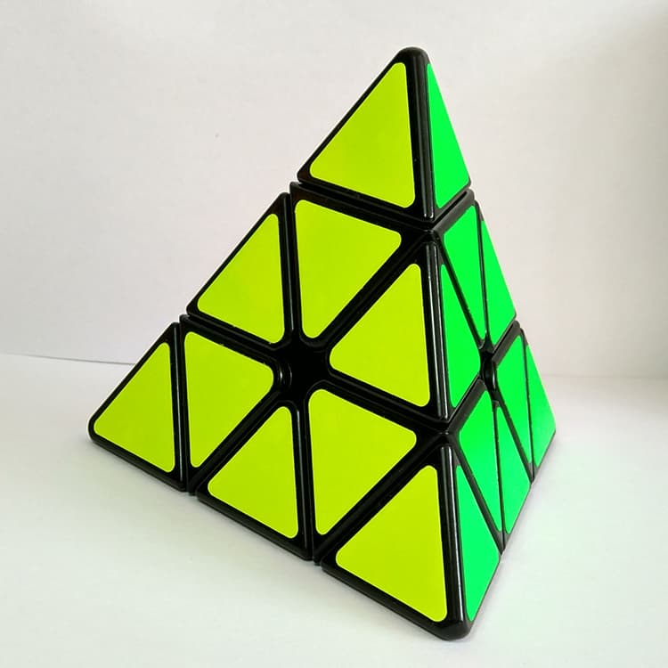 ShengShou Aurora Pyraminx - Black image 9