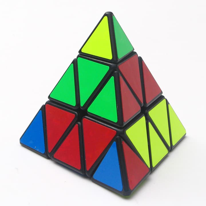 YJ Guanlong Pyraminx - Black image 3