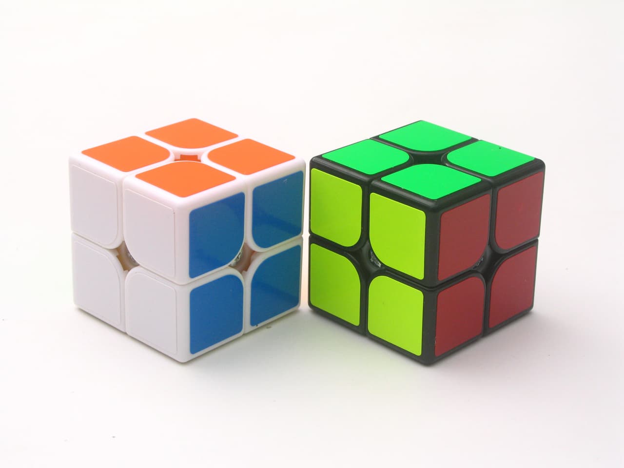 YJ GuanPo 2x2x2 plus - White image 3
