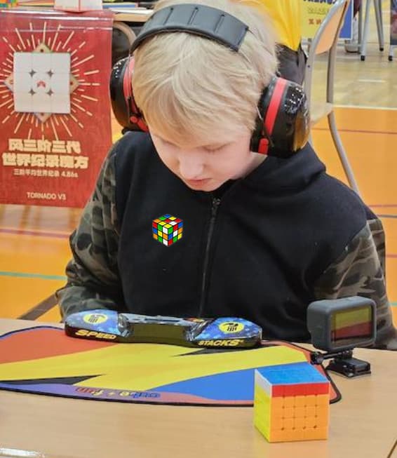 Scrambled-cube Brooch image 2