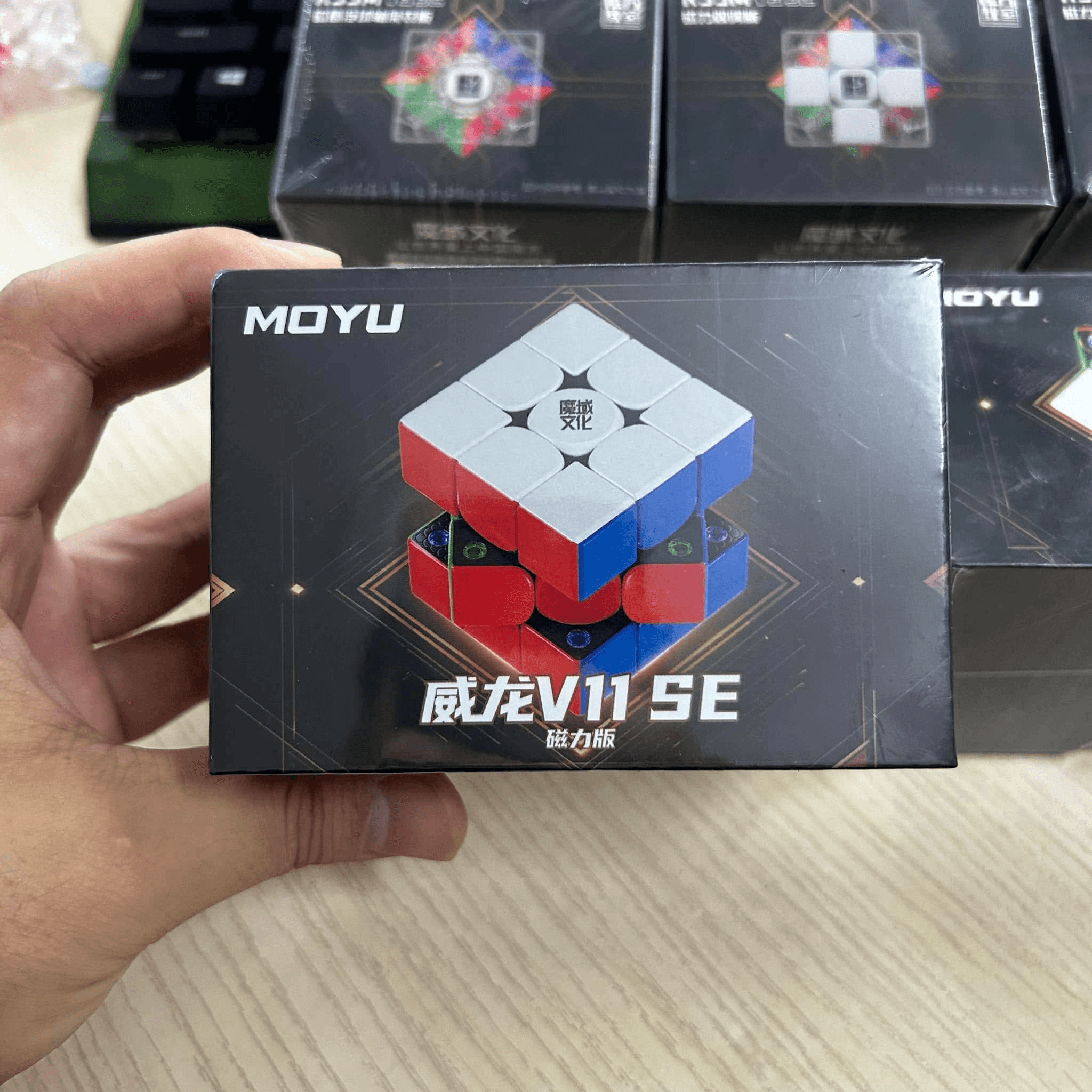 MoYu WeiLong V11 SE Magnetic - Stickerless image 2