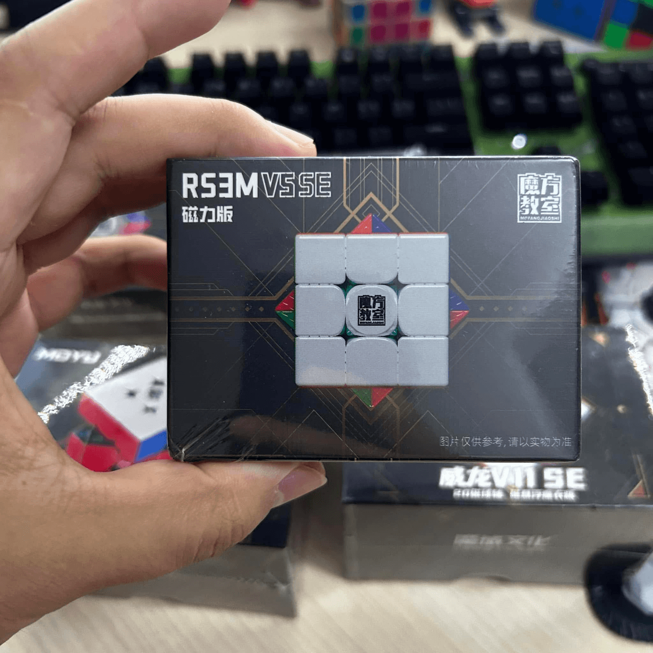 RS3M V5 SE Magnetic - Stickerless image 2